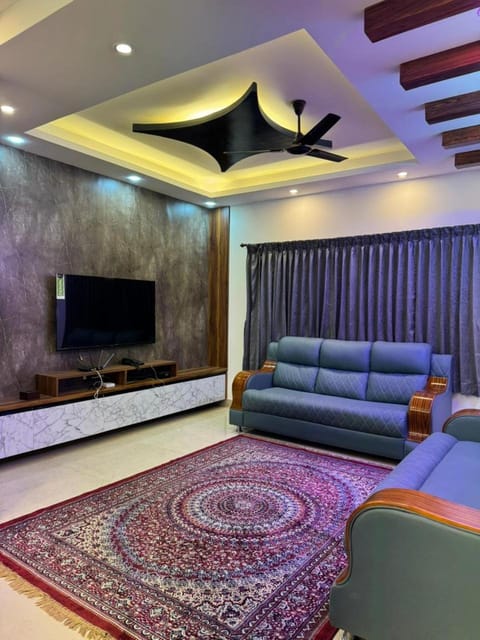 Communal lounge/ TV room, TV and multimedia, Living room, Seating area, Evening entertainment