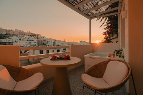 Balcony/Terrace, Pool view, Sunset