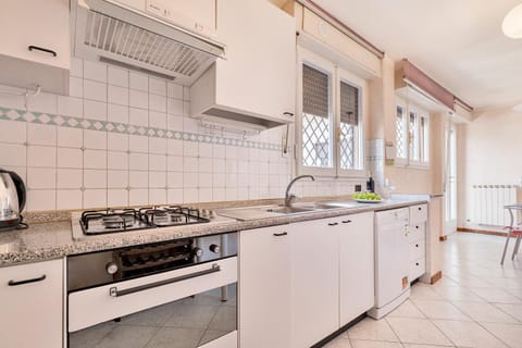 GOLDEN LUXE - Crispi Apartment in Lido di Camaiore Apartment in Emilia-Romagna