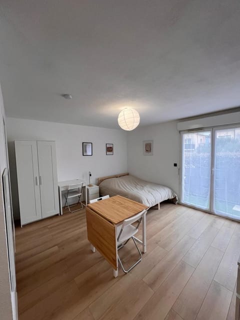 Bed, Seating area, wardrobe