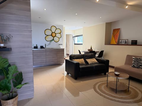 Kitchen or kitchenette, Living room, Dining area