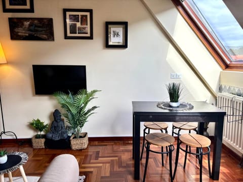 TV and multimedia, Living room, Dining area