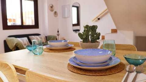 Seating area, Dining area