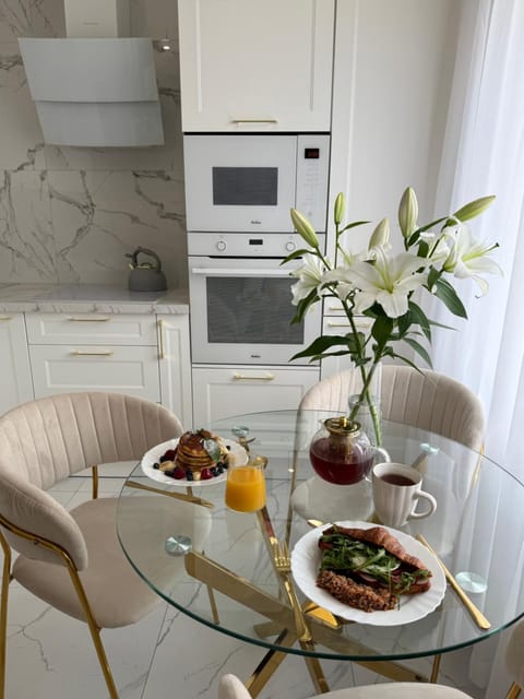 Kitchen or kitchenette, Food and drinks, Dining area, pet friendly, stove