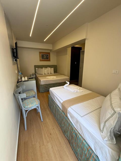 Bed, TV and multimedia, Bedroom