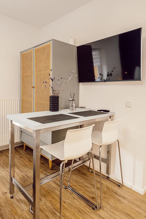 TV and multimedia, Dining area