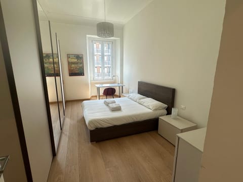 Bed, Photo of the whole room, towels