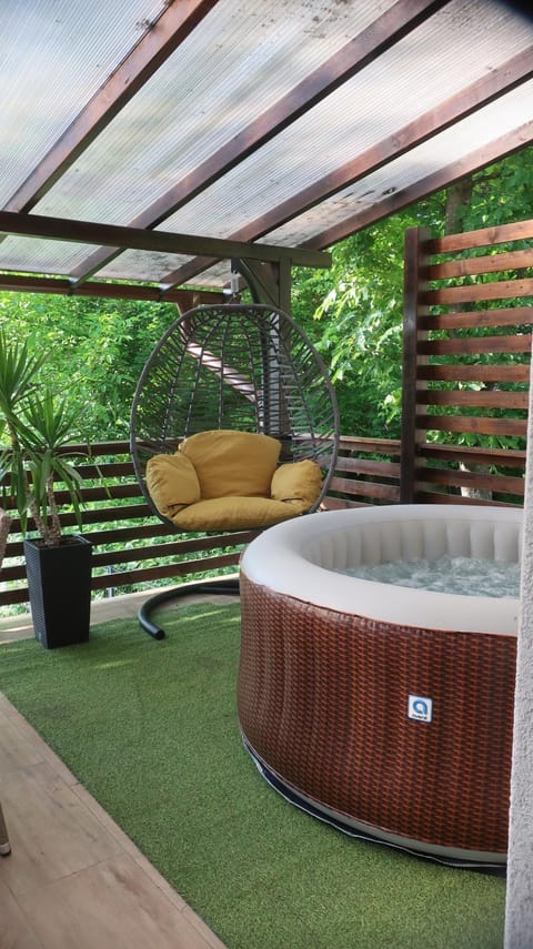 Hot Tub, Balcony/Terrace