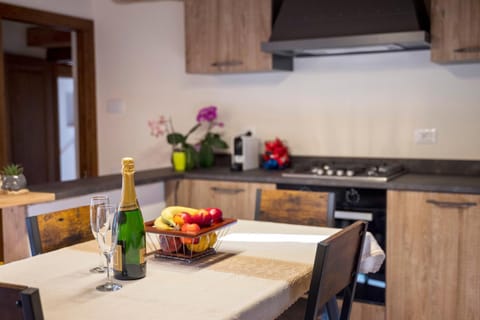 Food and drinks, Dining area, stove