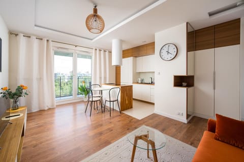 Kitchen or kitchenette, Living room, Seating area, Dining area