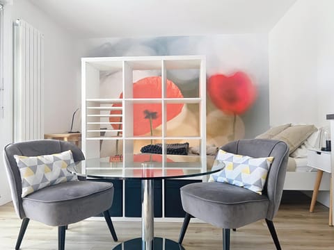 Living room, Seating area, storage