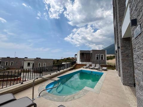 Garden, Swimming pool