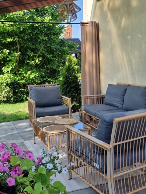 Patio, Day, Garden, Balcony/Terrace, Seating area, Garden view