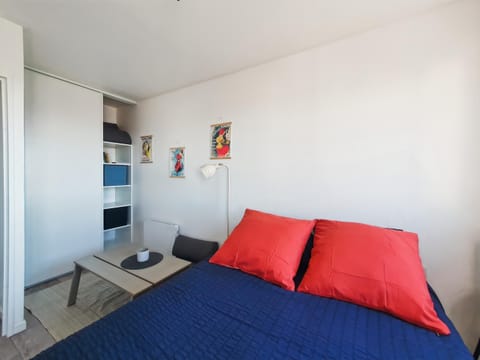 Bed, Photo of the whole room, Bedroom, wardrobe