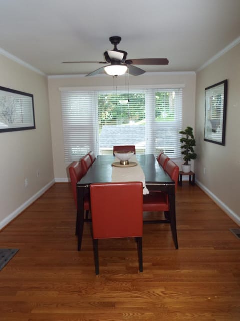 9 Bedroom 6 Bath - Entire House House in Alexandria