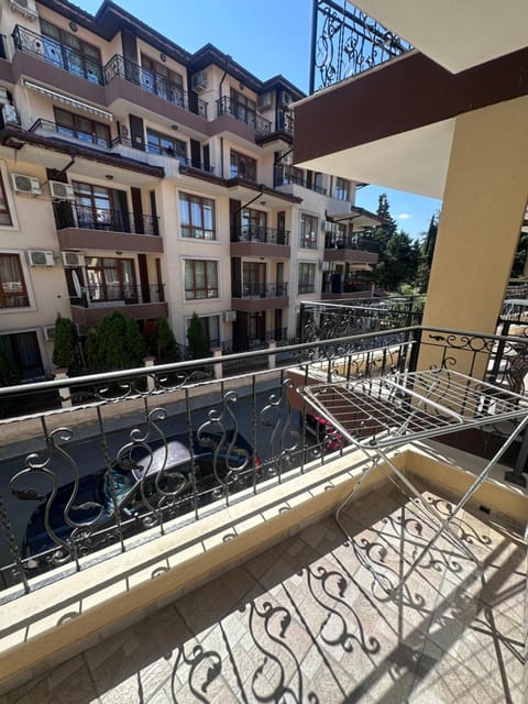 Property building, Day, View (from property/room), Balcony/Terrace, Street view, Location