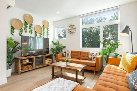 Designer 3B3B in Capitol Hill Pet Friendly House in Lake Union