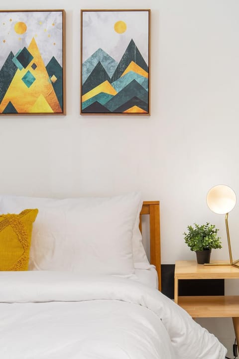 Designer 3B3B in Capitol Hill Pet Friendly House in Lake Union