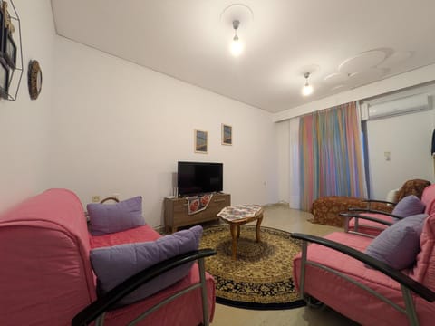 TV and multimedia, Living room, Photo of the whole room, Seating area, furniture, heating, air conditioner