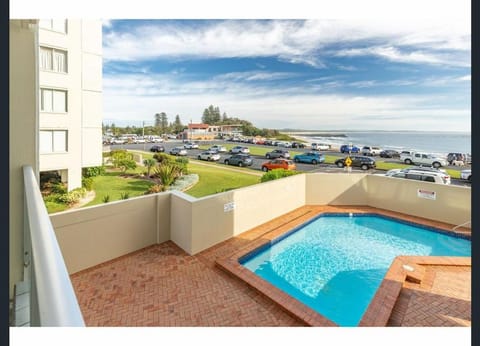Pool view, Sea view