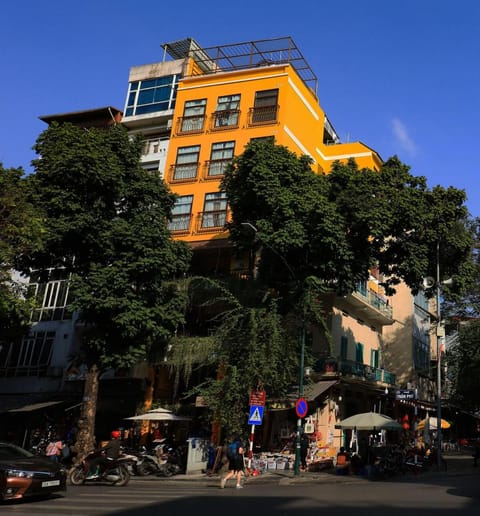 Property building, Location