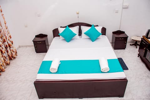 Living room, Photo of the whole room, Bedroom, towels