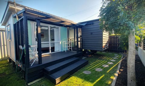 Property building, Garden, Garden view