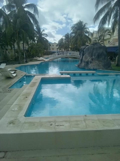 Day, Pool view, Swimming pool, Swimming pool, sunbed