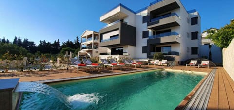 Property building, Swimming pool, sunbed