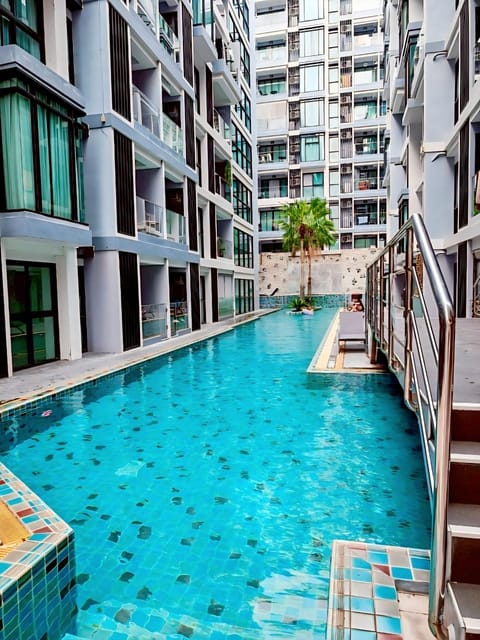 Property building, Day, Balcony/Terrace, Spa and wellness centre/facilities, Pool view, Swimming pool, sunbed