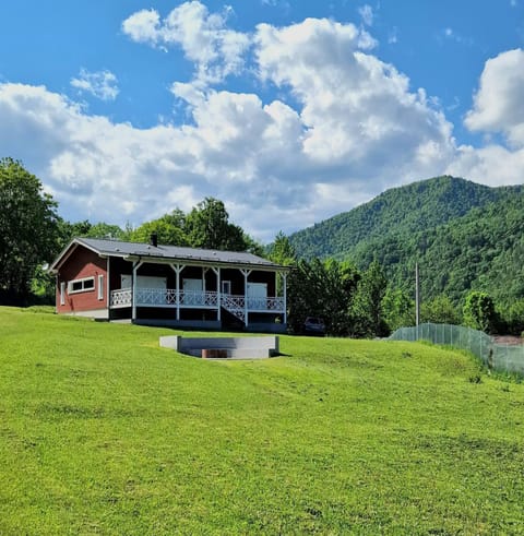 Property building, Natural landscape, Garden, Garden view, Mountain view
