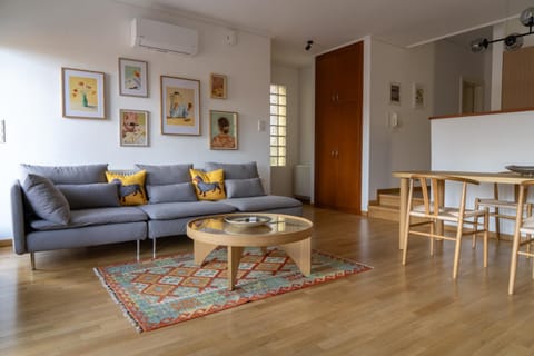 Elegant 2BR with Private Garage in the Old Town Apartment in Kavala