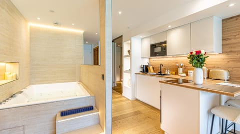 Le Rivage Alpin, Balnéothérapie, Vue lac Apartment in Tresserve