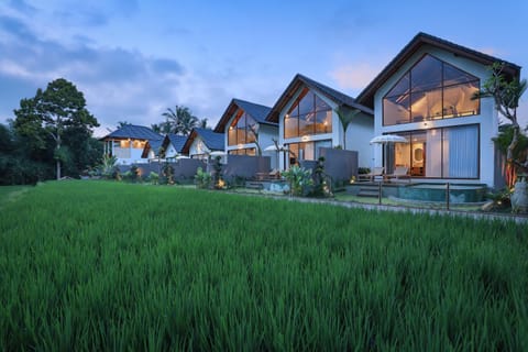 Property building, Day, Natural landscape, Garden, Garden view