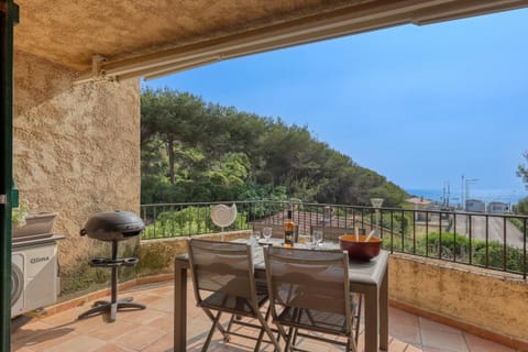 View (from property/room), Balcony/Terrace, Dining area
