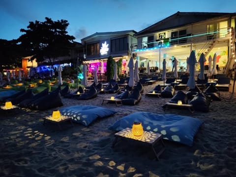 Beach, group of guests