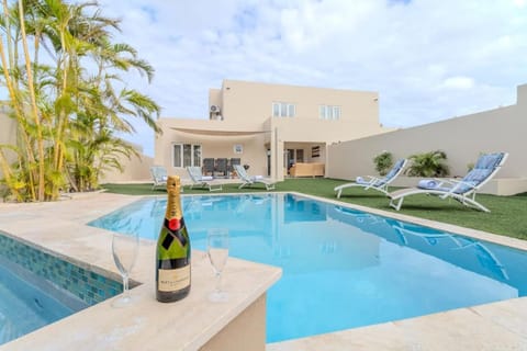 Property building, Day, Pool view, Swimming pool, sunbed