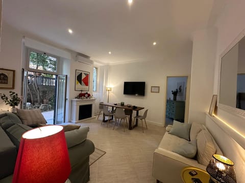 Communal lounge/ TV room, Living room