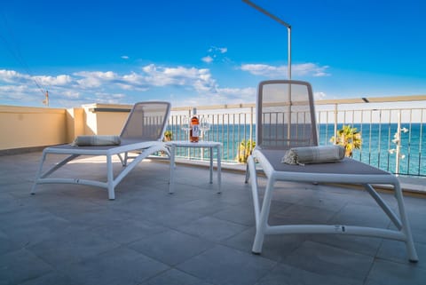 Day, sunbed