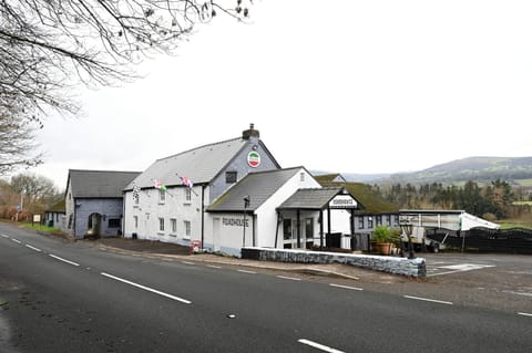 Roadhouse Llanwenarth Hotel in Abergavenny