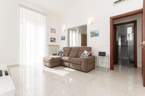 Living room, Seating area, air conditioner