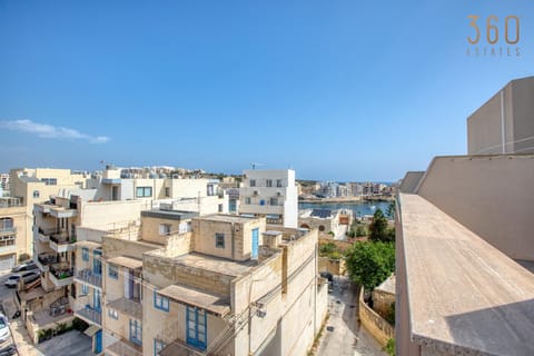 Property building, Day, Neighbourhood, Natural landscape, City view, Sea view, Street view, Location