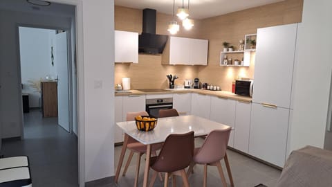 Kitchen or kitchenette, Dining area, dishwasher, oven, stove, washing machine
