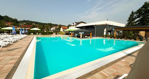 Swimming pool, Swimming pool, sunbed