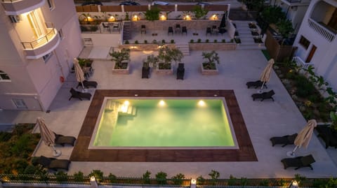 Night, Pool view, Swimming pool, sunbed