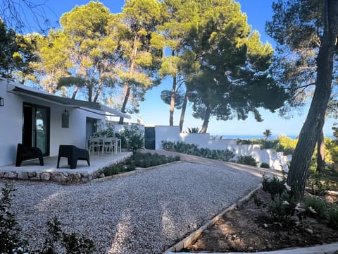 Patio, Patio, Mountain view, Mountain view, Sea view, Sea view, Location