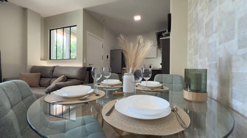 Living room, Dining area