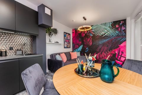 Kitchen or kitchenette, Living room, Seating area, Dining area