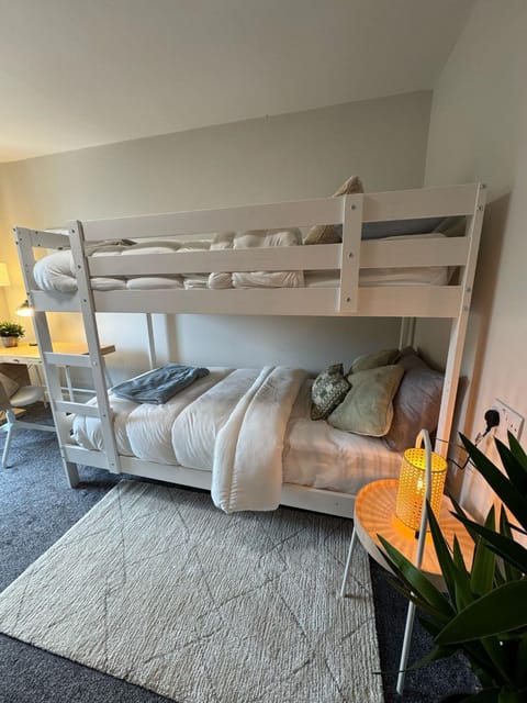 Bed, Bedroom, bunk bed