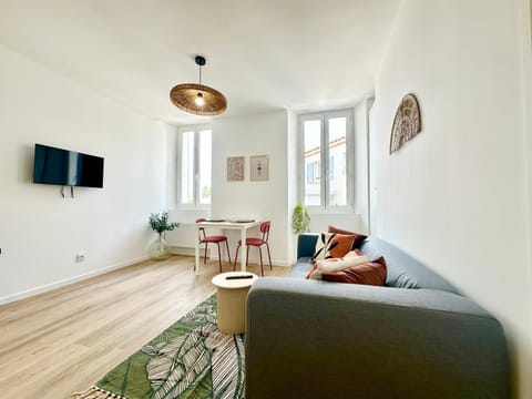 TV and multimedia, Living room, Photo of the whole room, Seating area